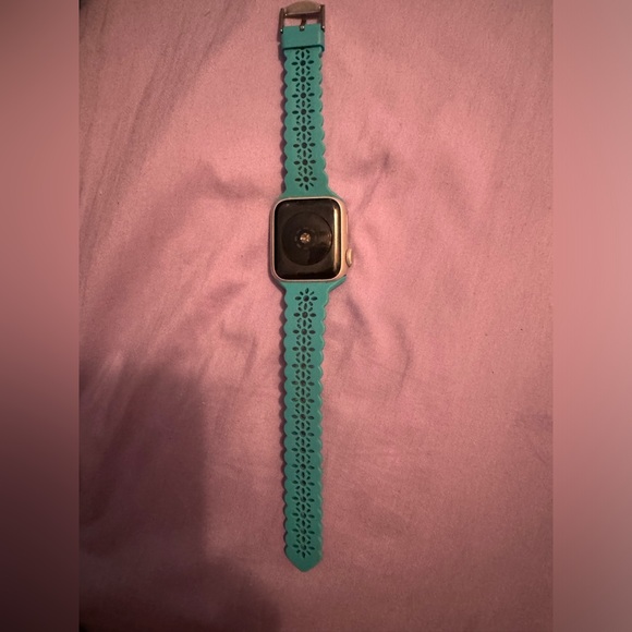 iWatch SE series 9…NWOT - Picture 2 of 2